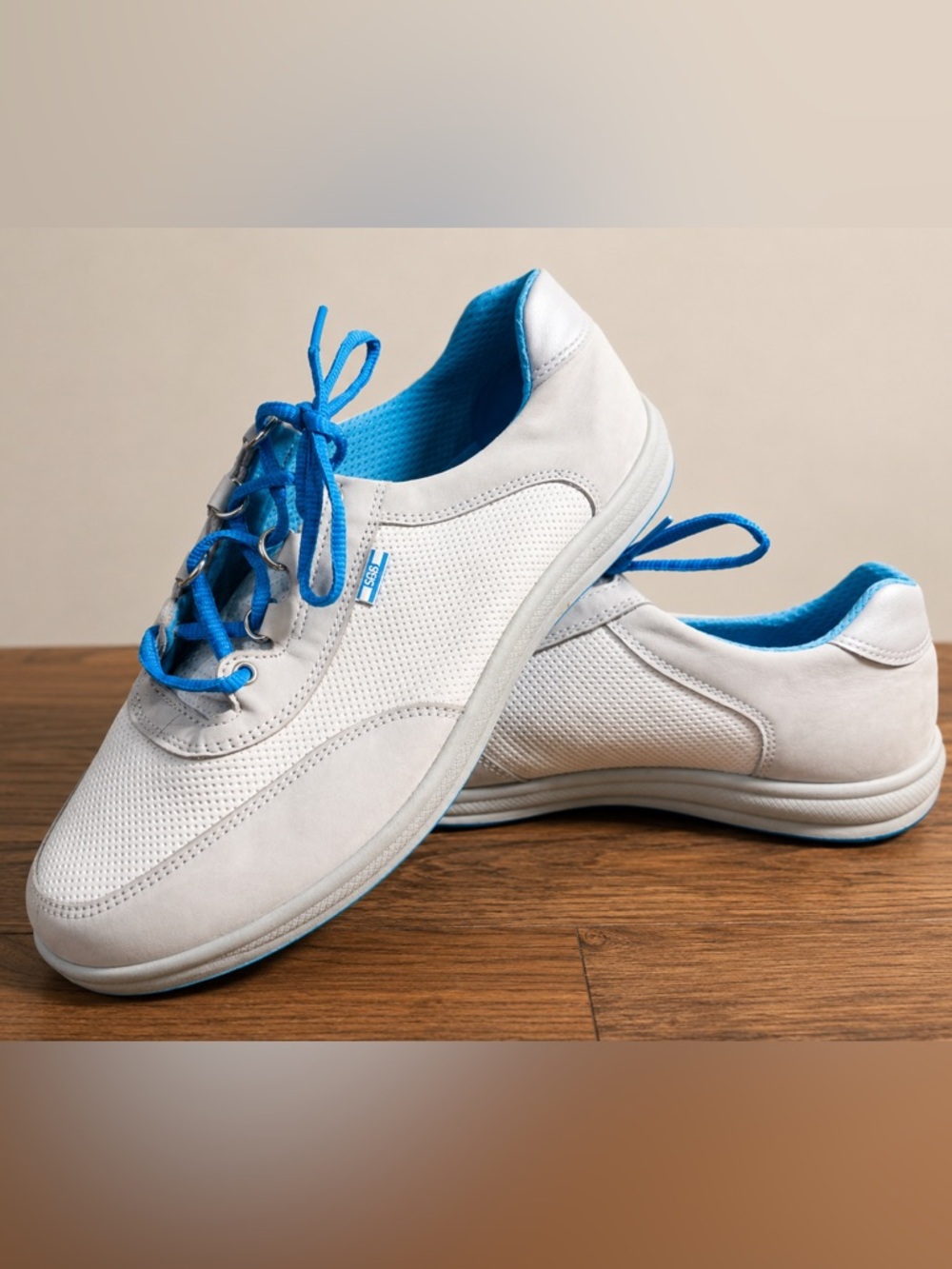 SAS Women’s Size 9.5 White Leather Walking Comfort Shoes Blue Lace USA Made